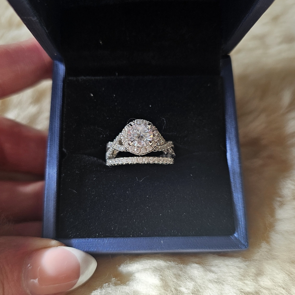 Dazzling Silver Women's Ring with Crystal Accent
